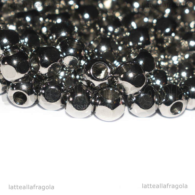 25 Dadi stondati in Acciaio Inox foro passante 4x4x4mm