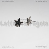 Orecchini a perno Stelle in metallo martellato argentato 13x11mm
