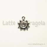 Charm sole in metallo zincato argento antico. Sul retro 