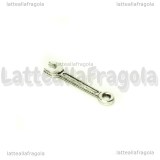 Charm Chiave Inglese in metallo argento antico 24x6mm