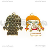 Ciondolo Annabelle in metallo dorato smaltato 32x22mm