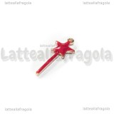 Charm Bacchetta Magica in rame dorato smaltato rosso 20x8mm