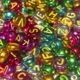 350 perle a gettone con lettere in acrilico colorato metalizzato 7x3mm