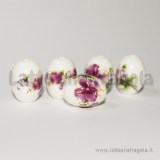 Perla ovale in ceramica bianca con fiore prugna 18x13mm
